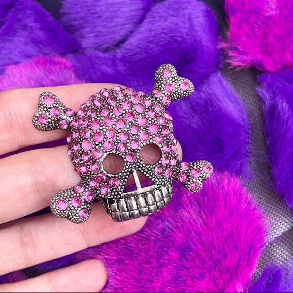 Pink rhinestones skull & crossbones broach - Picture 3 of 6